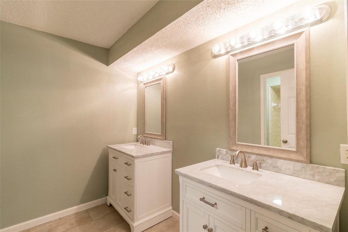 Bathroom, Dual Sink Vanities, Interior