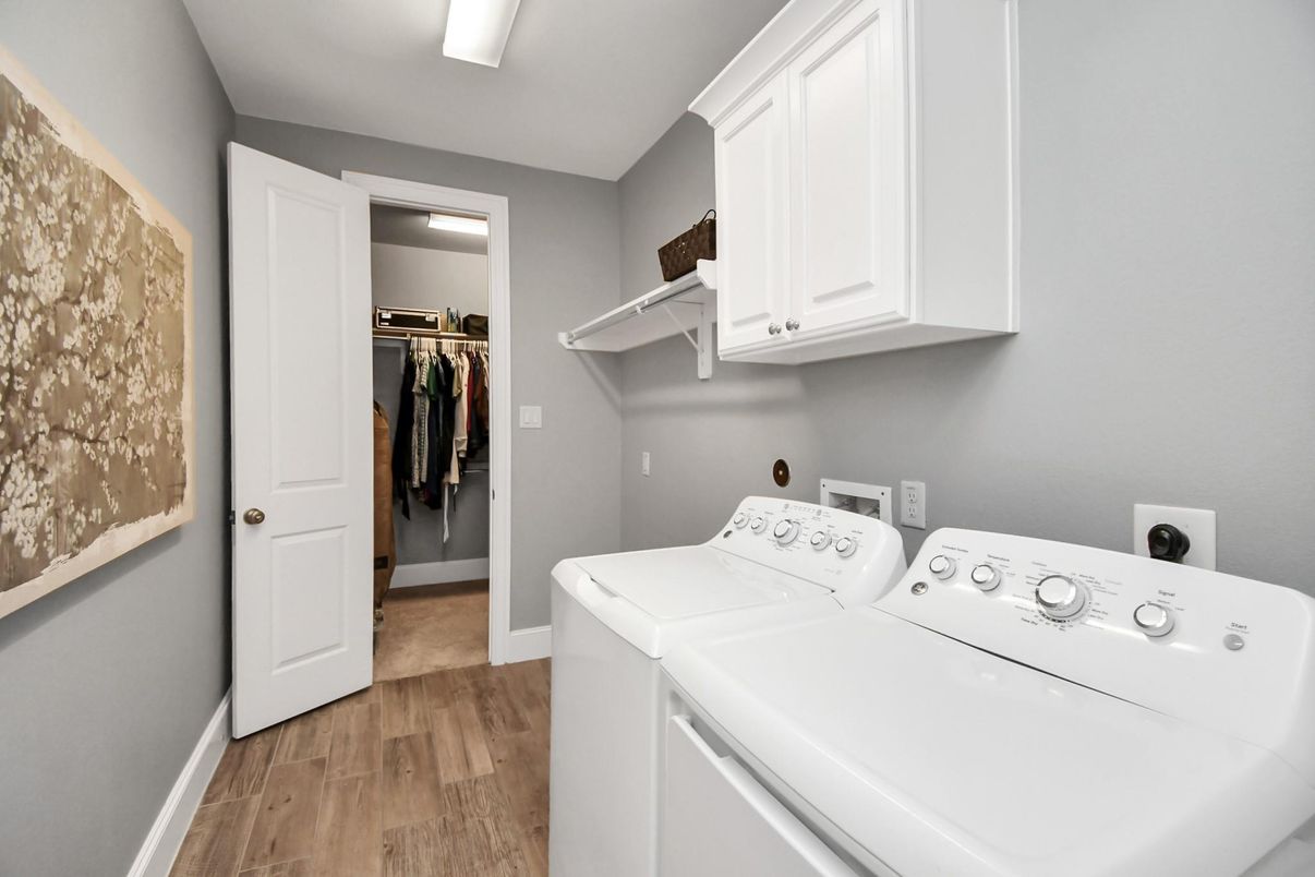 Interior, Utility Closets, Washer, Wood Texture Flooring