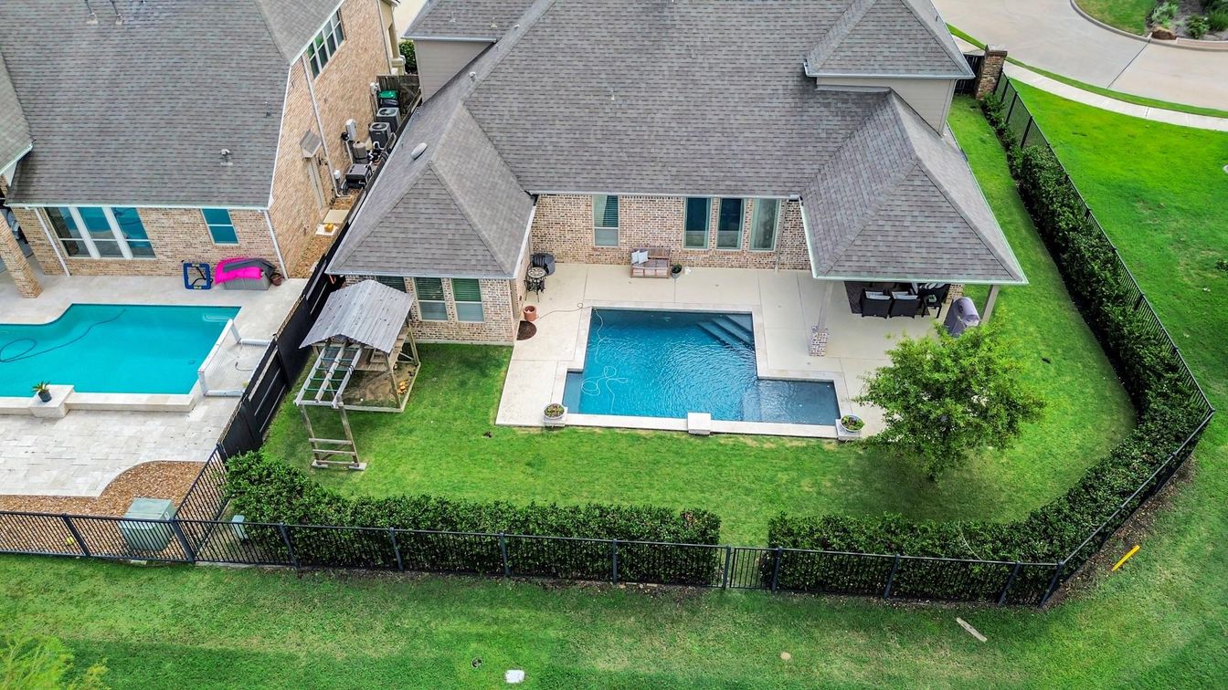 Exterior, Drone