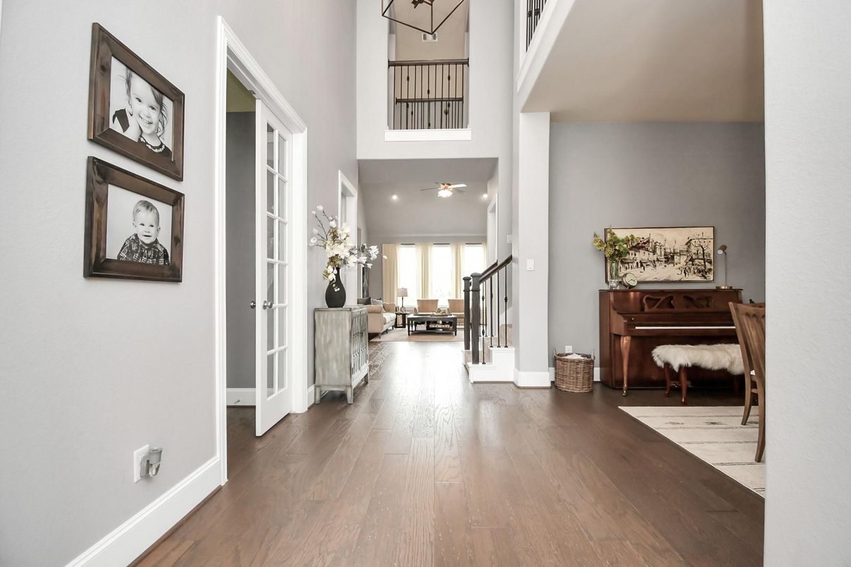 Interior, Piano, Recessed Lighting, Wood Texture Flooring