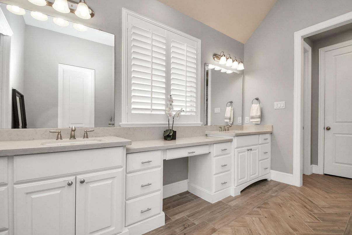 Bathroom, Dual Sink Vanities, Interior, Wood Texture Flooring
