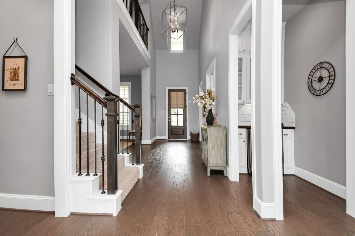 Interior, Pendant Lights, Wood Texture Flooring