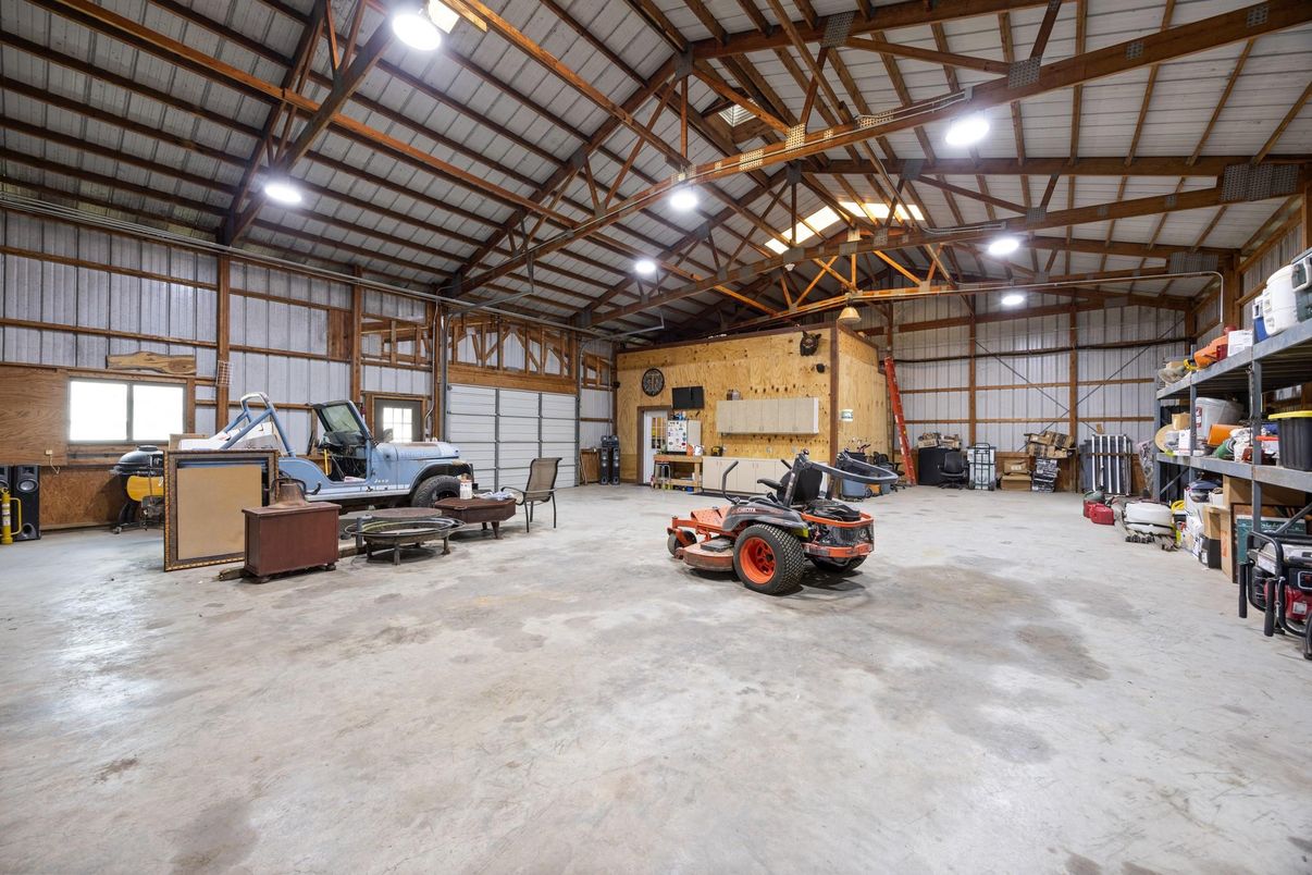 Garage, Interior, Wooden Beams
