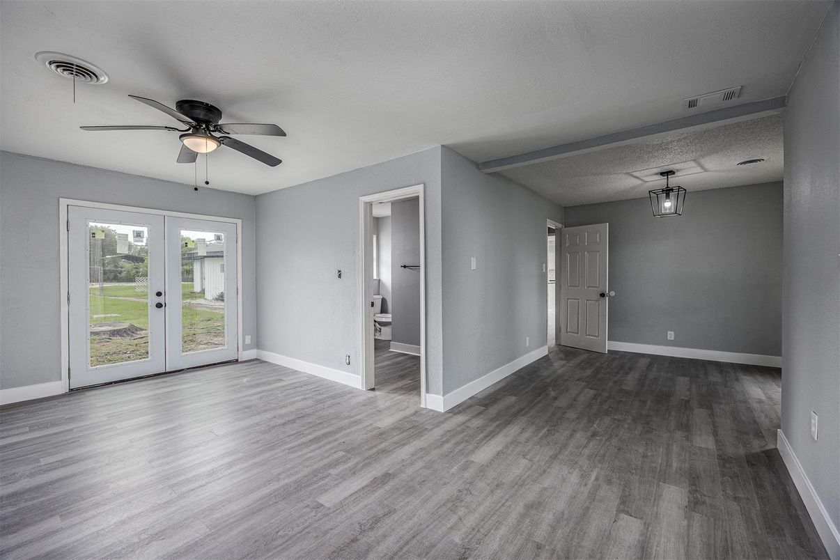 Empty room, Interior, Pendant Lights, Wood Texture Flooring