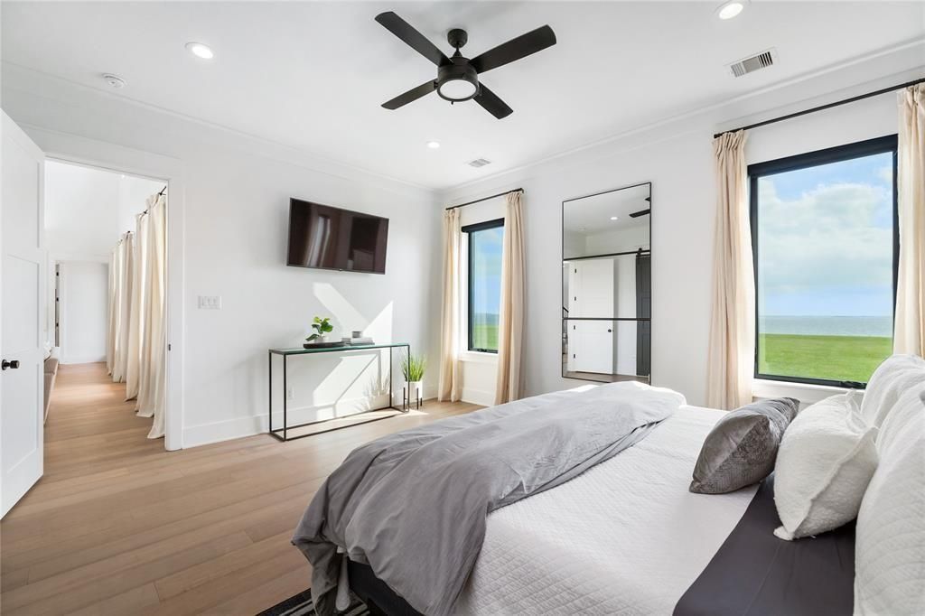 Bedroom, Interior, Recessed Lighting, Water, Wood Texture Flooring