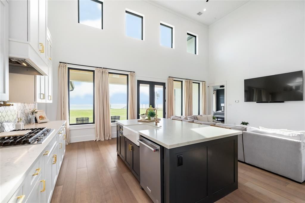 Interior, Kitchen, Recessed Lighting, Water, Wood Texture Flooring