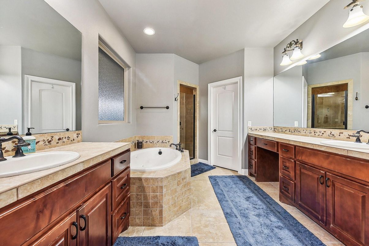 Bathroom, Interior, Tile Countertops