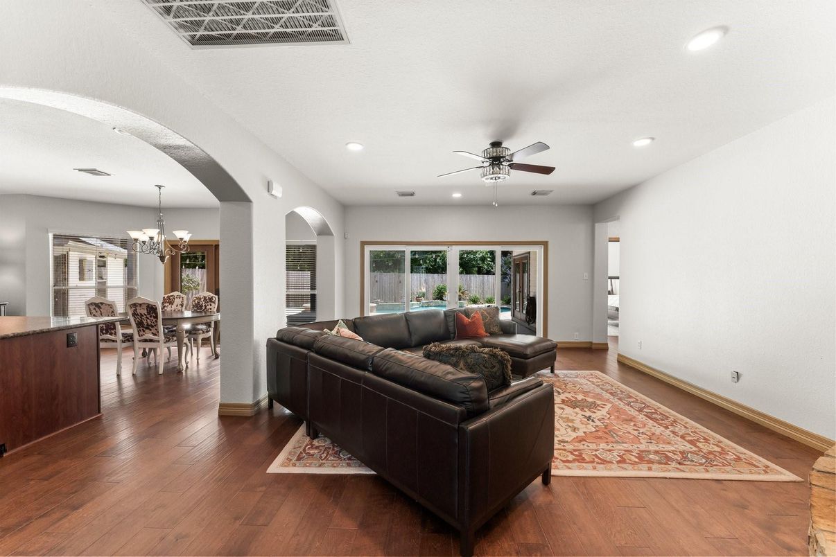 Chandelier, Dining room, Interior, Living room, Recessed Lighting, Wood Texture Flooring