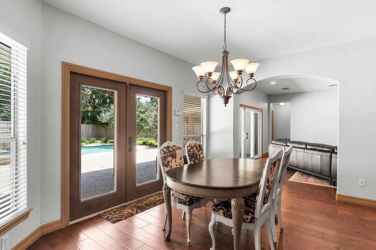 Chandelier, Dining room, Interior, Recessed Lighting, Wood Texture Flooring
