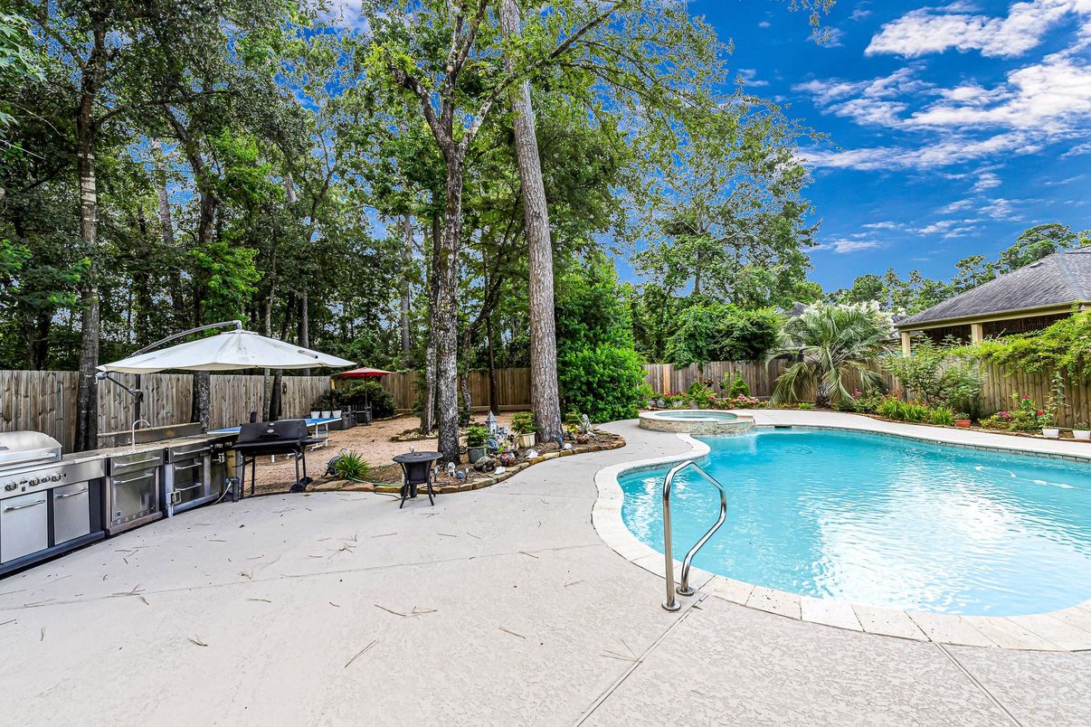 Exterior, Pool