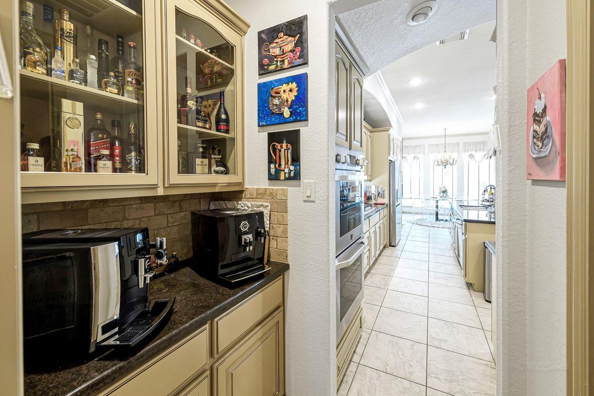 Fireplace, Interior, Kitchen, Recessed Lighting