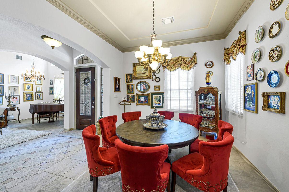 Chandelier, Dining room, Interior, Piano
