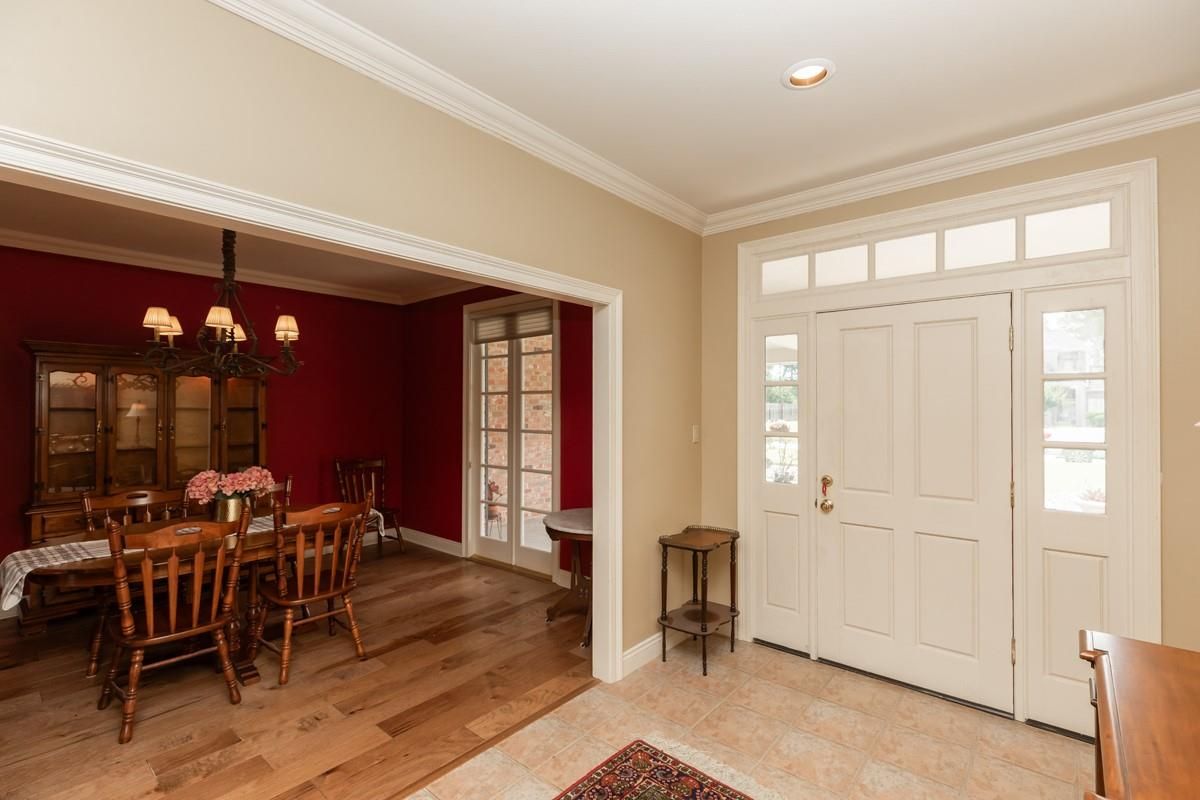 Chandelier, Dining room, Interior, Recessed Lighting, Wood Texture Flooring