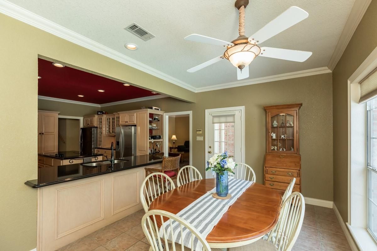 Dining room, Interior, Kitchen, Recessed Lighting, Stainless Steel Appliances
