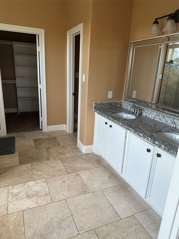 Bathroom, Dual Sink Vanities, Interior