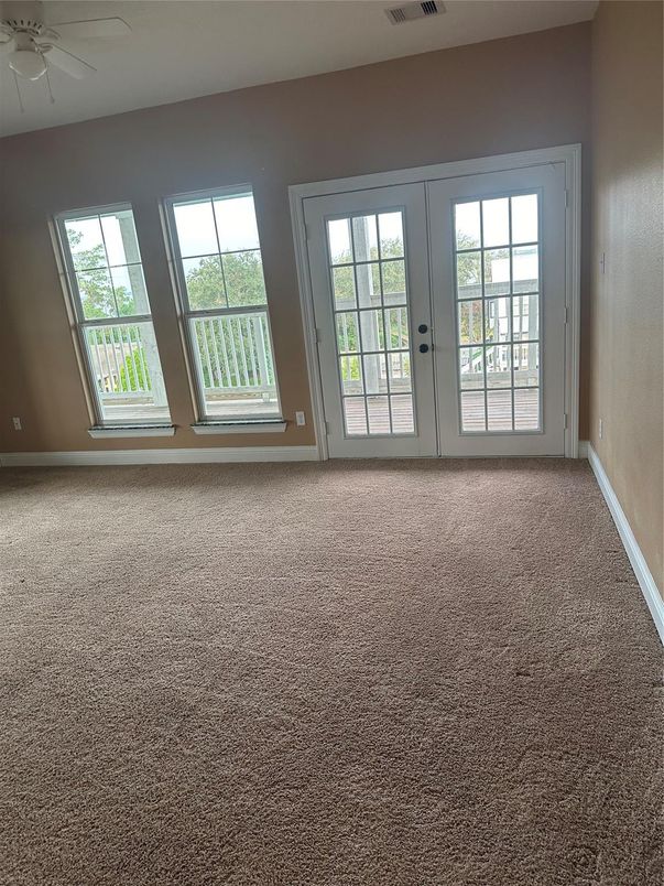 Empty room, Interior