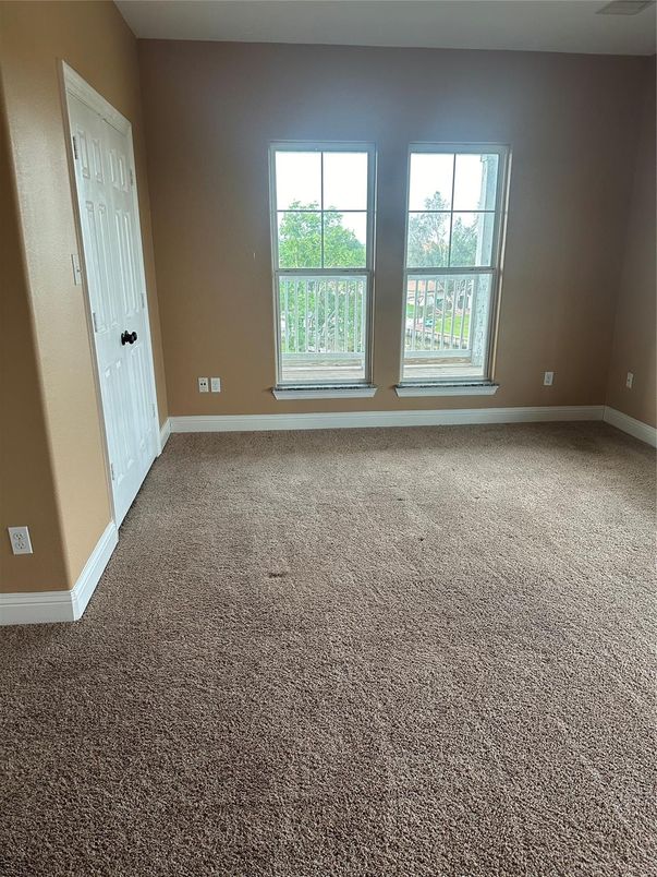 Empty room, Interior