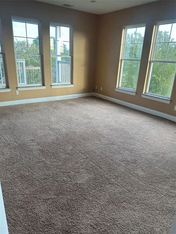 Empty room, Interior