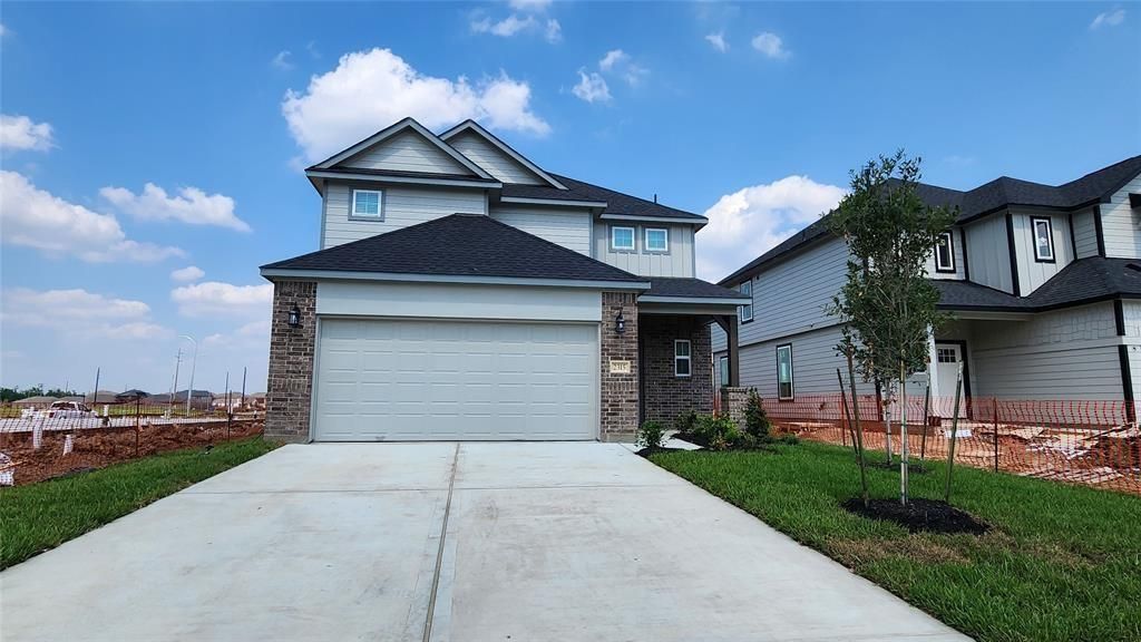 Attached, Exterior, Facade, Brick Facade, American Craftsman