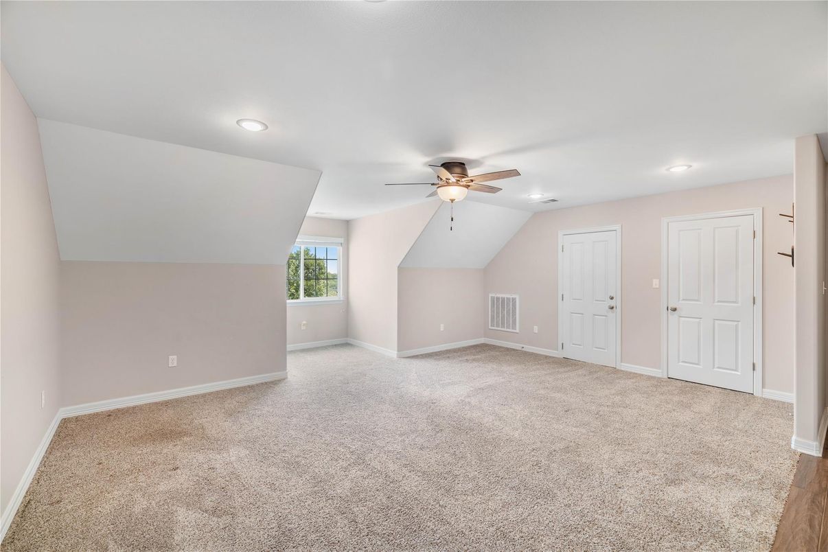Empty room, Interior, Recessed Lighting