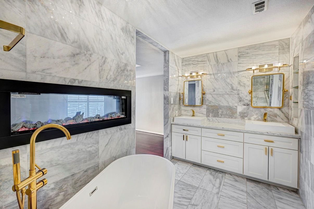 Bathroom, Dual Sink Vanities, Free Standing Baths, Interior, Marble, Marble Walls