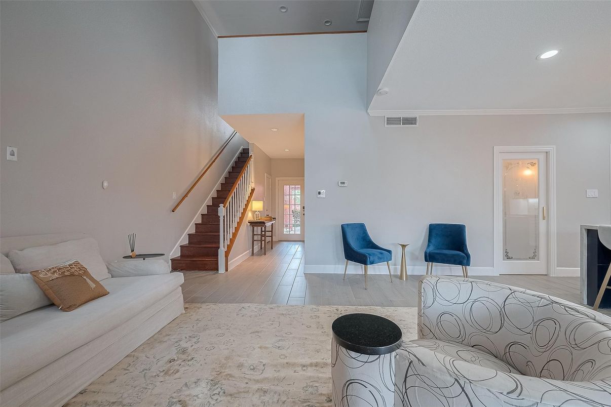 Interior, Recessed Lighting, Wood Texture Flooring