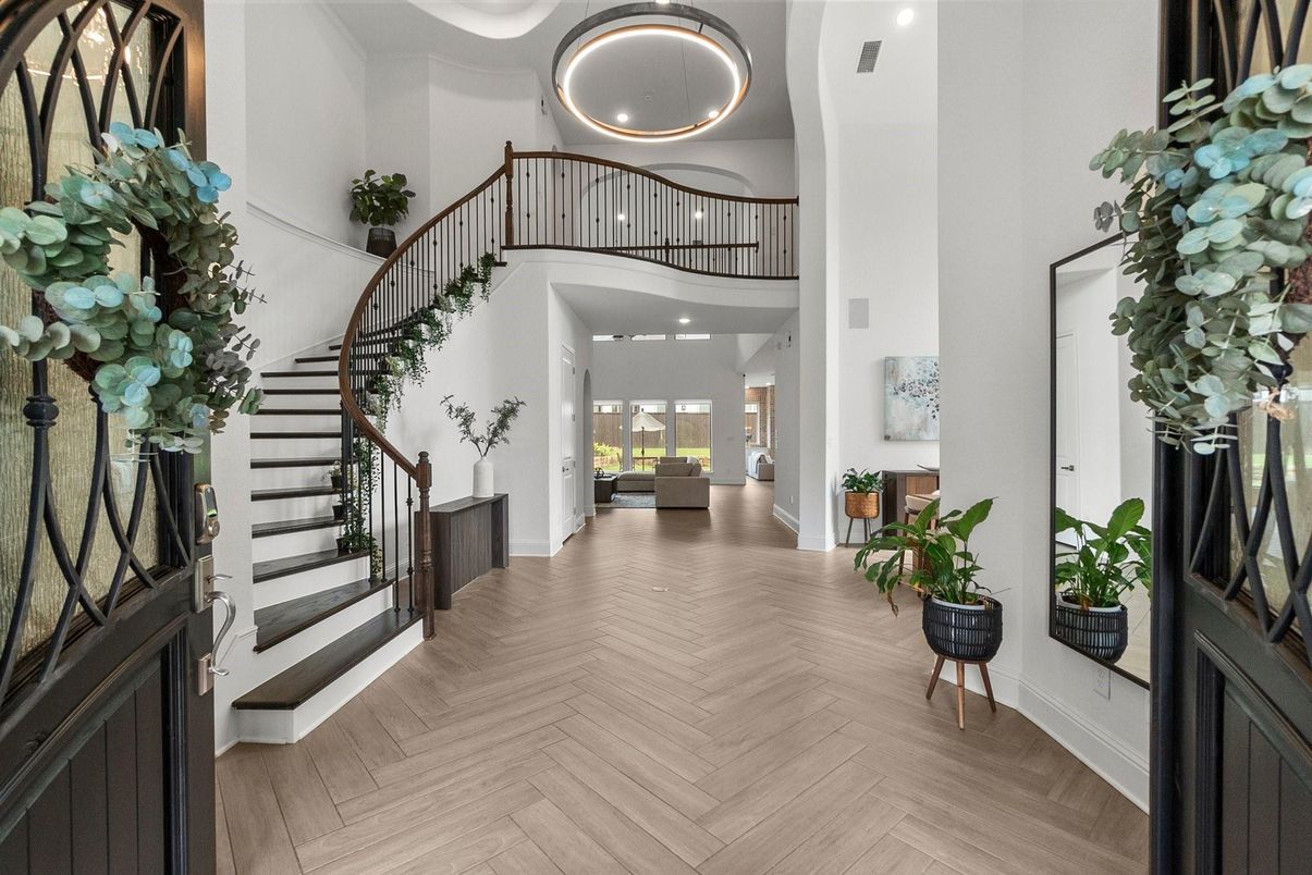 Interior, Pendant Lights, Recessed Lighting, Wood Texture Flooring