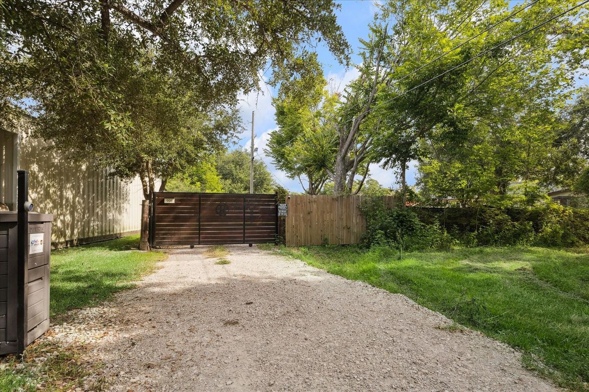 Backyard, Exterior