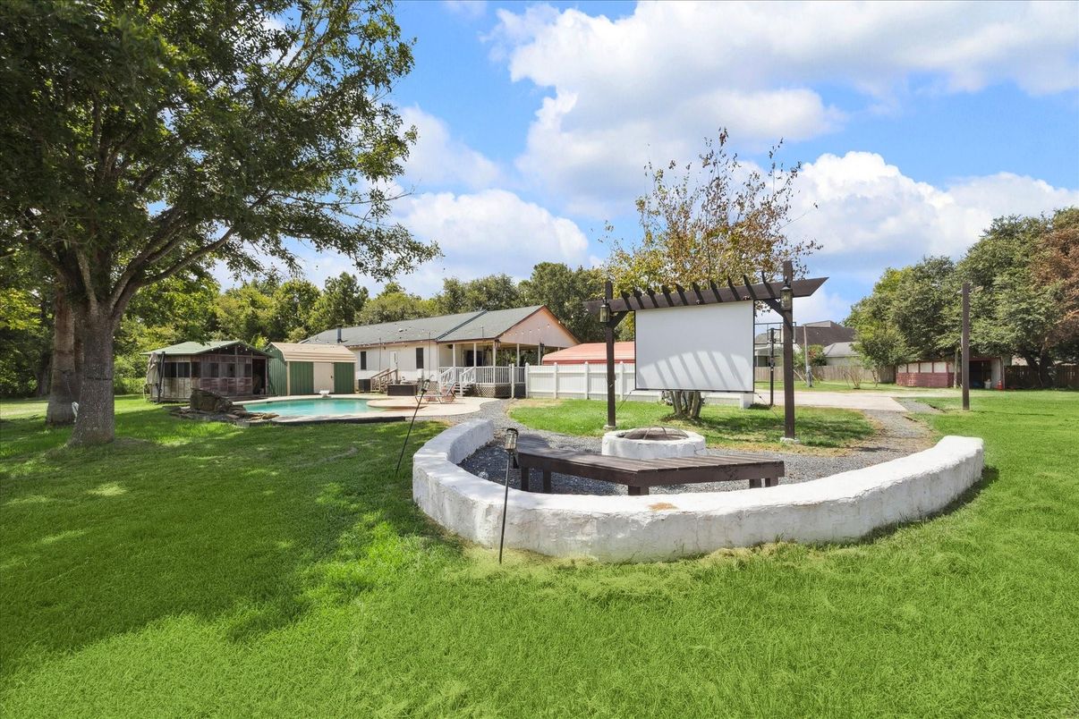Backyard, Exterior