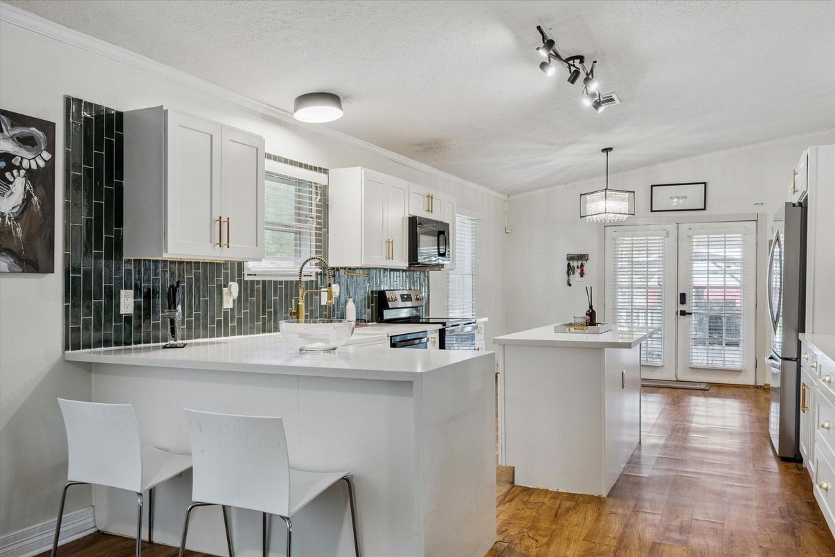 Interior, Kitchen, Pendant Lights, Wood Texture Flooring