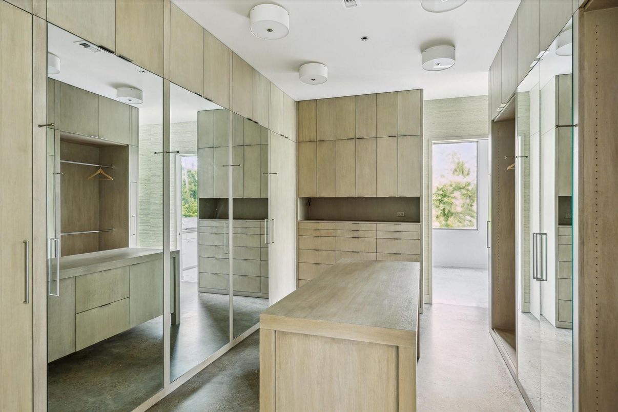 Interior, Recessed Lighting, Walk-in Closets