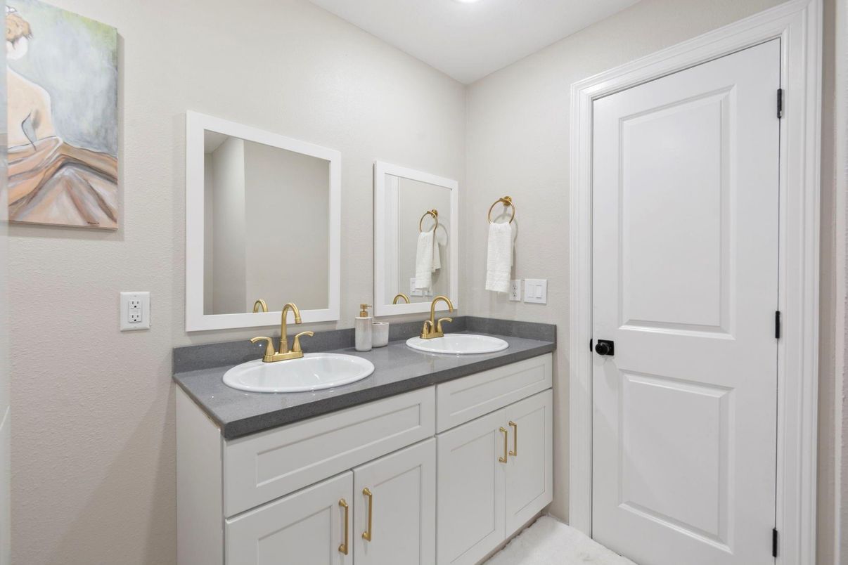 Bathroom, Dual Sink Vanities, Interior, Recessed Lighting