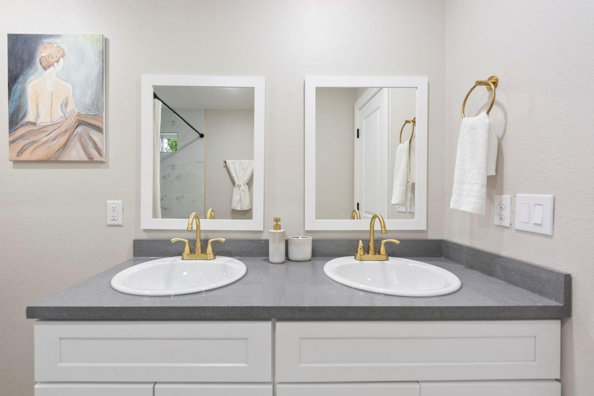 Bathroom, Dual Sink Vanities, Interior