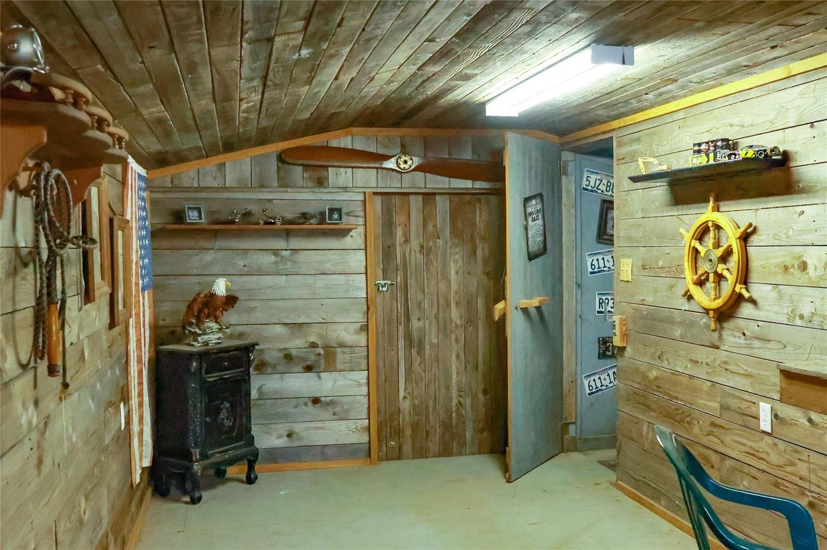 Empty room, Interior, Wooden Ceilings, Wooden Walls