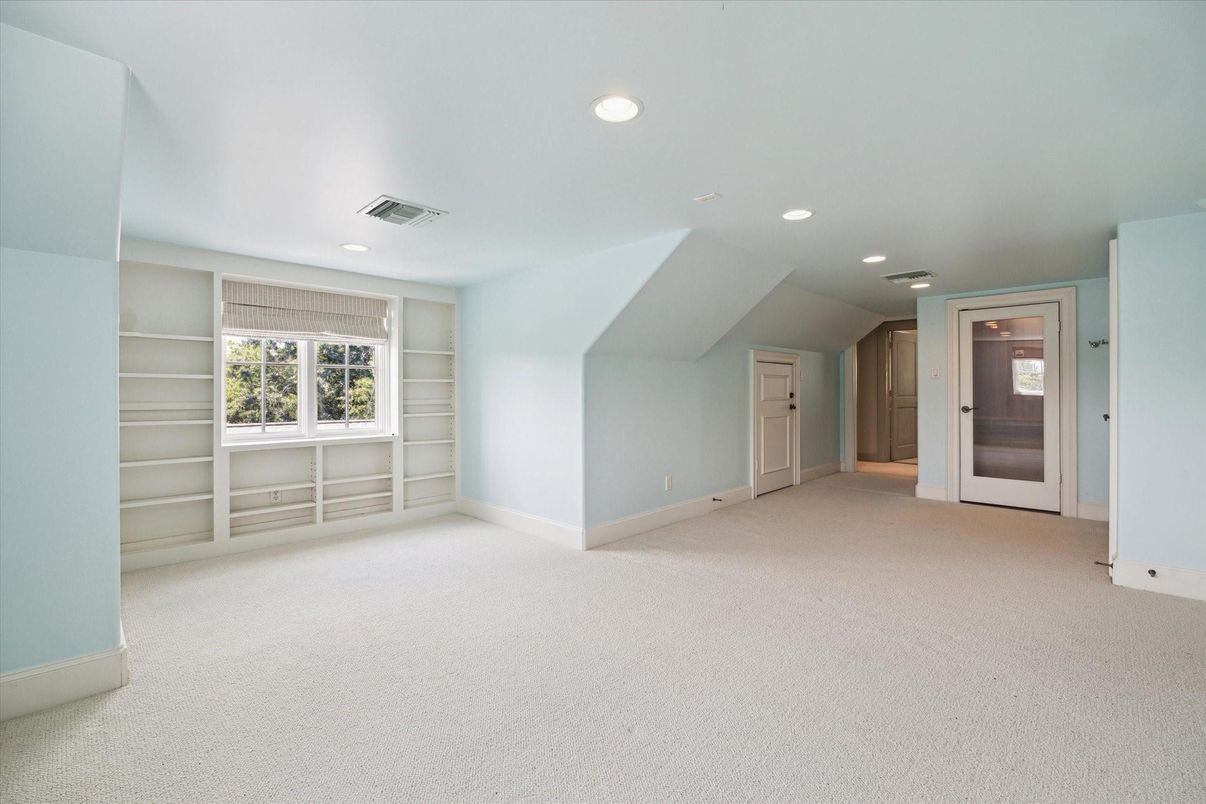 Empty room, Interior, Recessed Lighting