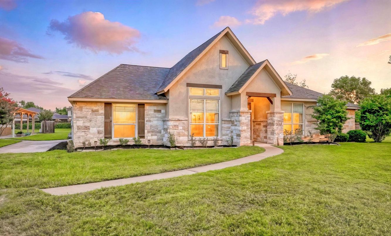 Backyard, Exterior, Facade, Farmhouse