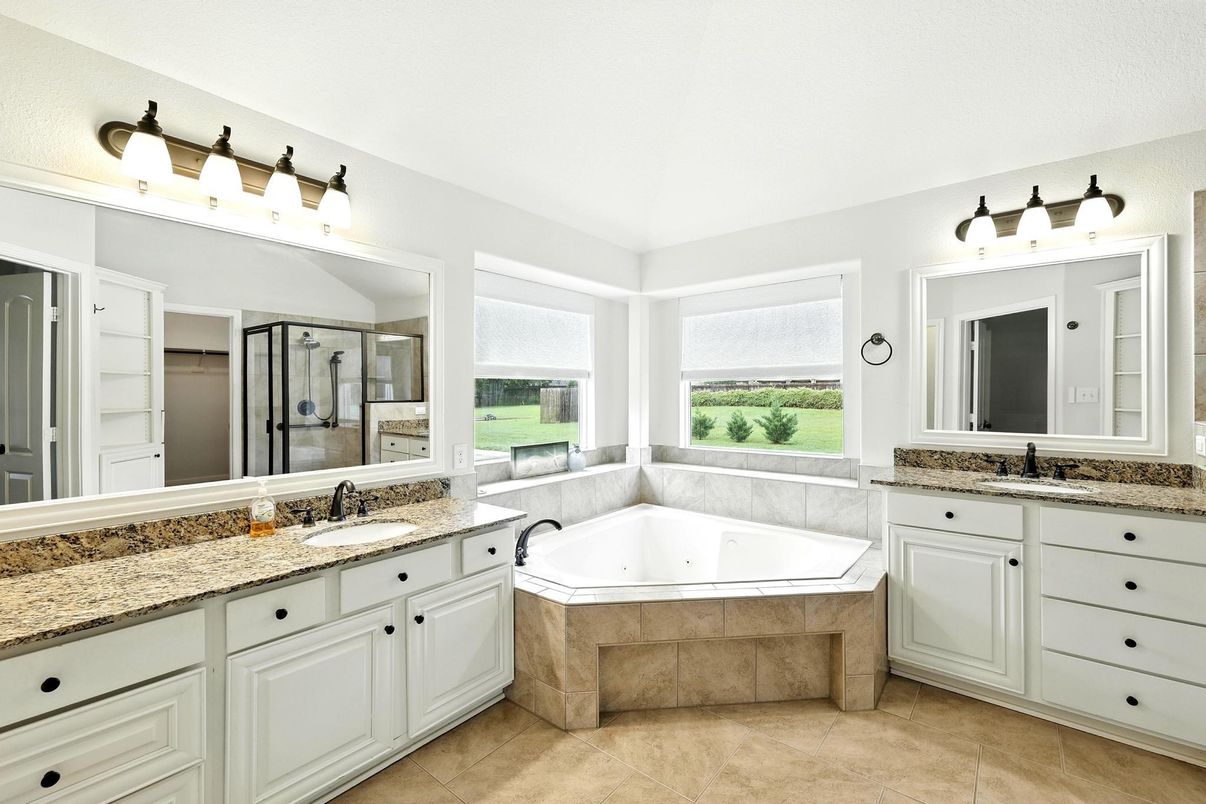 Bathroom, Dual Sink Vanities, Interior