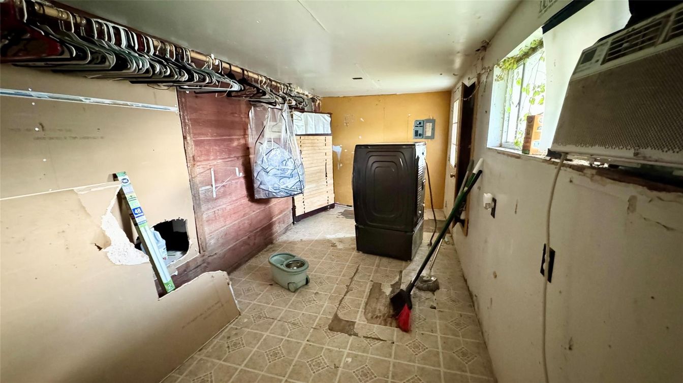 Interior, Washer
