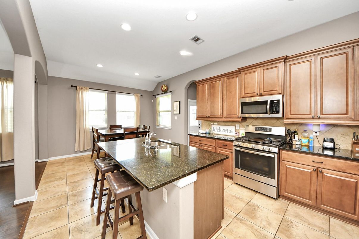 Dining room, Interior, Kitchen, Recessed Lighting, Stainless Steel Appliances