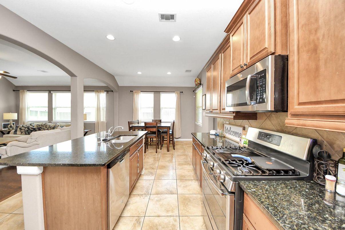 Dining room, Interior, Kitchen, Recessed Lighting