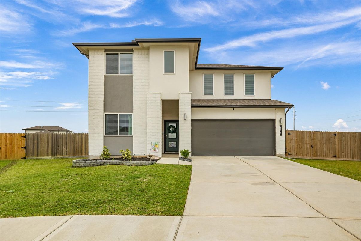 Attached, Exterior, Facade, Modern
