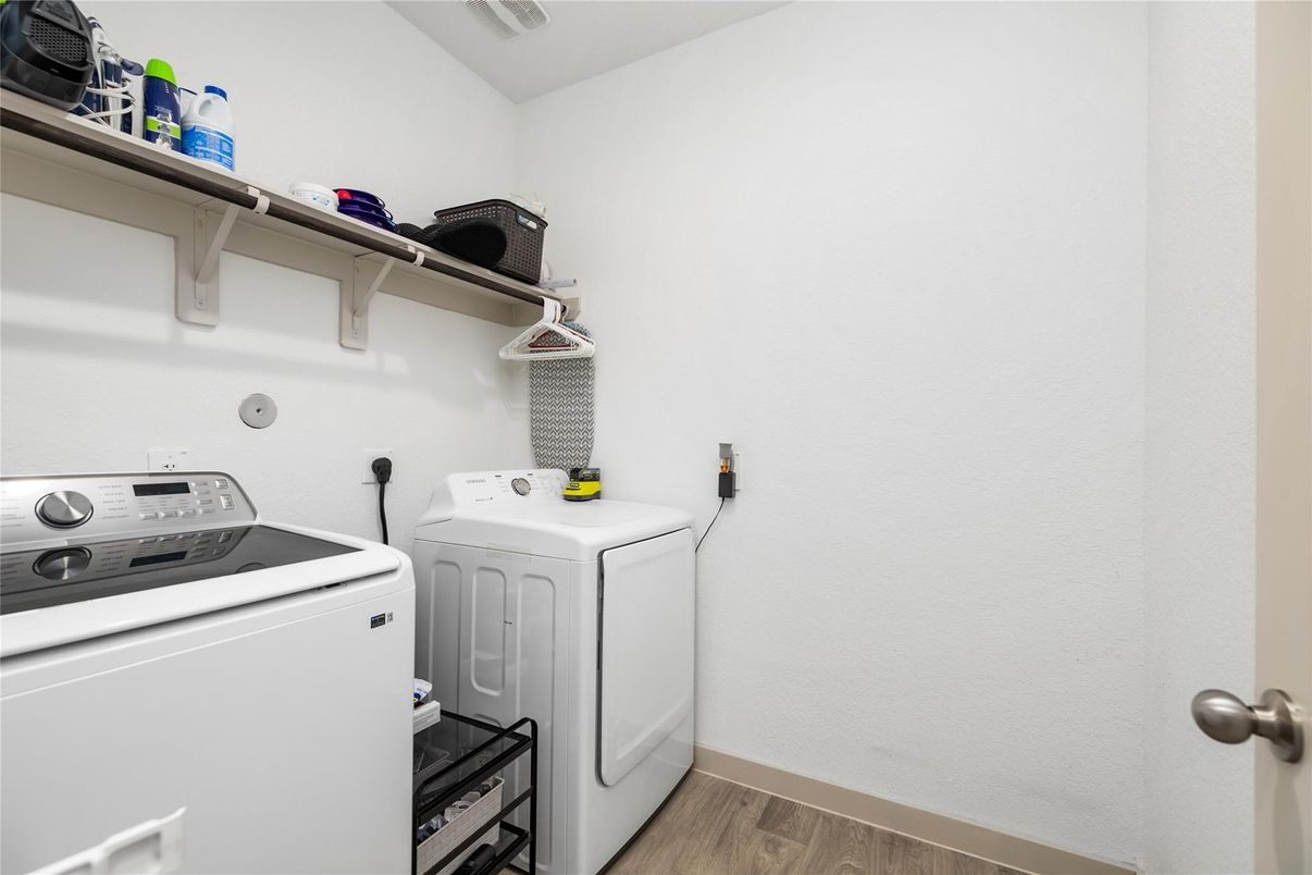 Interior, Washer, Wood Texture Flooring