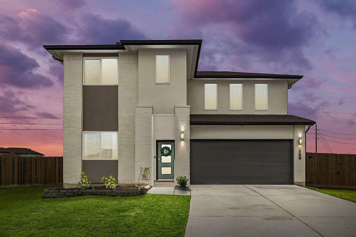 Attached, Exterior, Facade, Modern