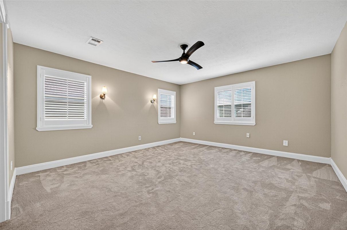 Empty room, Interior