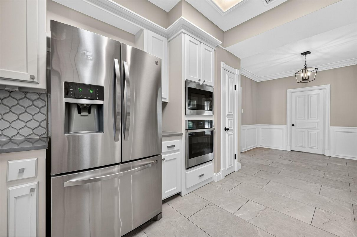 Interior, Kitchen, Pendant Lights, Stainless Steel Appliances