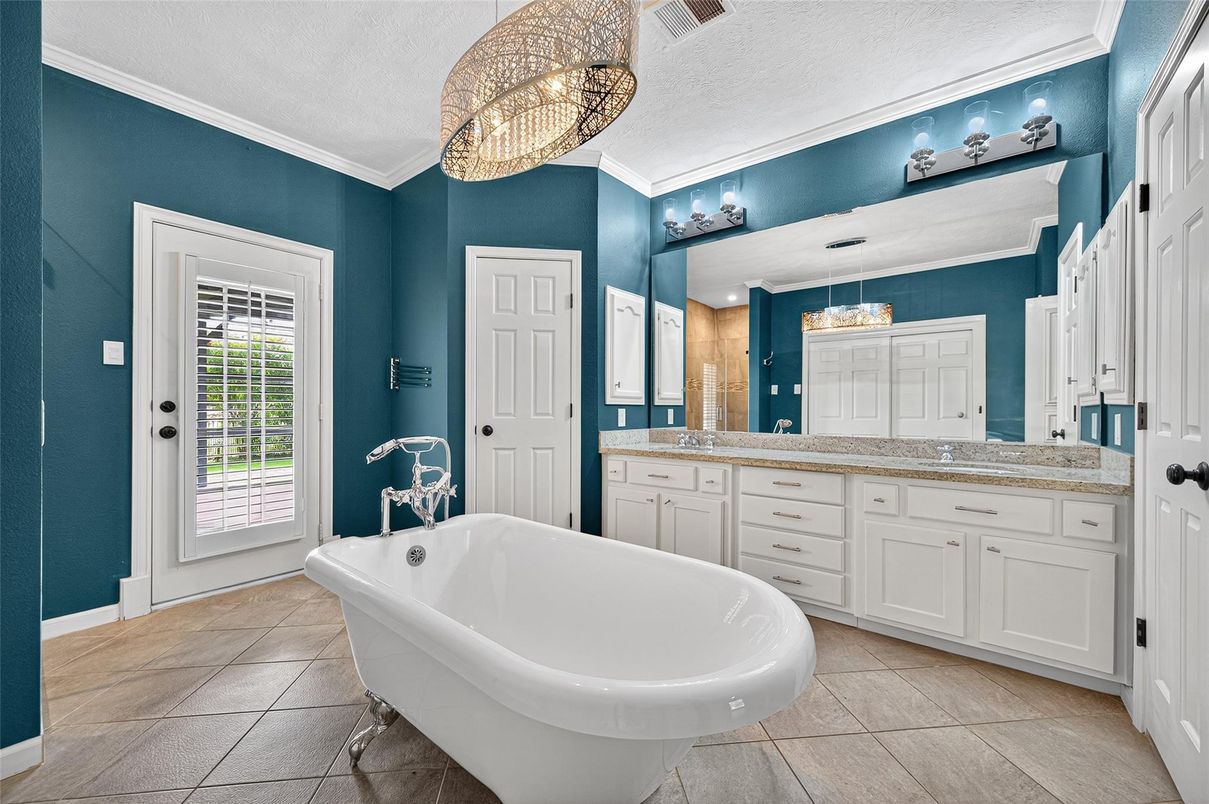 Bathroom, Free Standing Baths, Interior