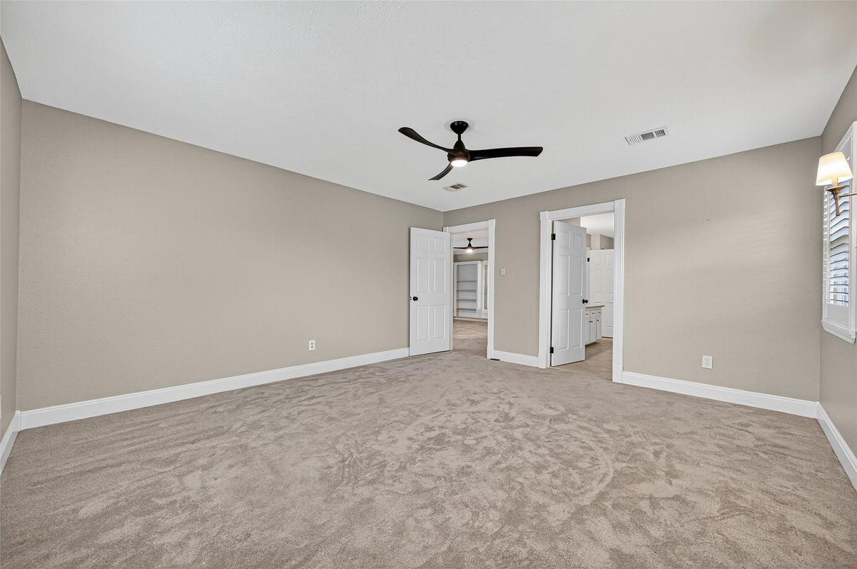 Empty room, Interior
