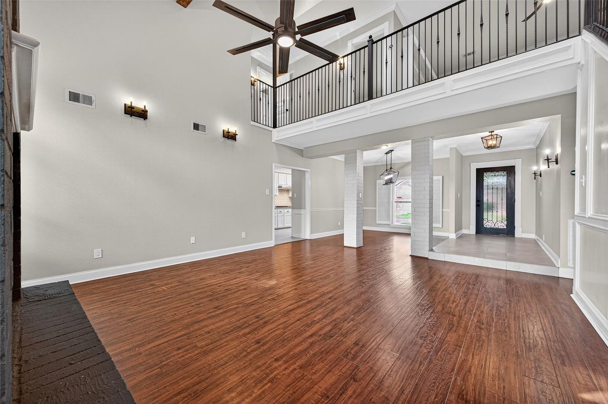 Interior, Pendant Lights, Wood Texture Flooring