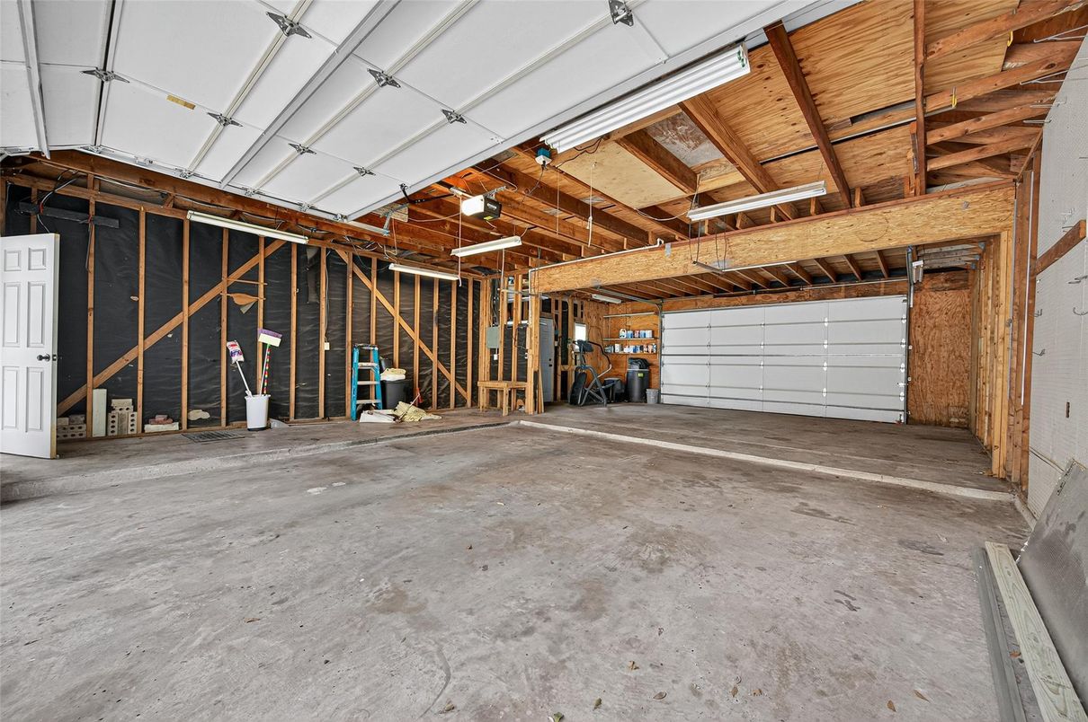 Garage, Interior, Wooden Beams, Wooden Ceilings