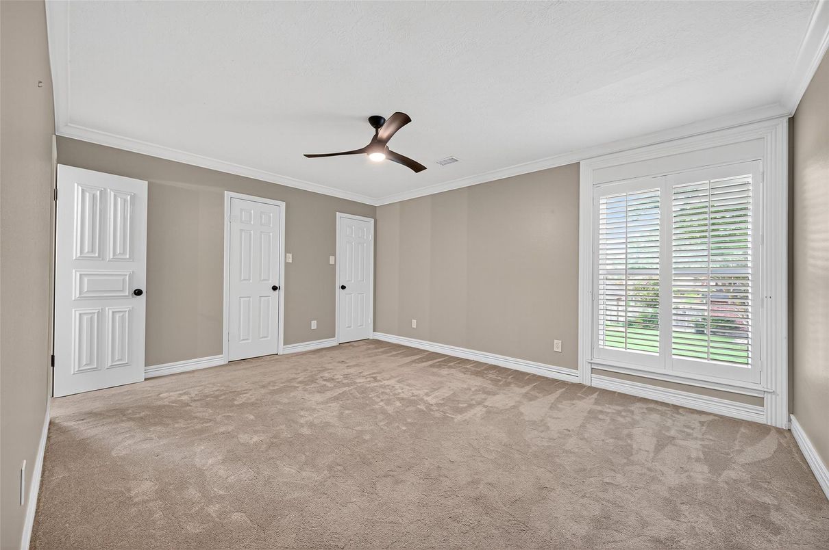 Empty room, Interior